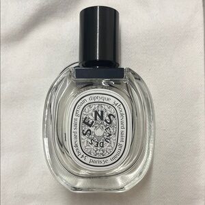 Diptyque Eau des Sens Fragrance with Black Cap